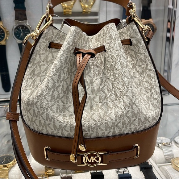 Michael Kors Reed Medium Belted Bucket Messenger Crossbody Handbag Vanilla MK - Picture 13 of 16